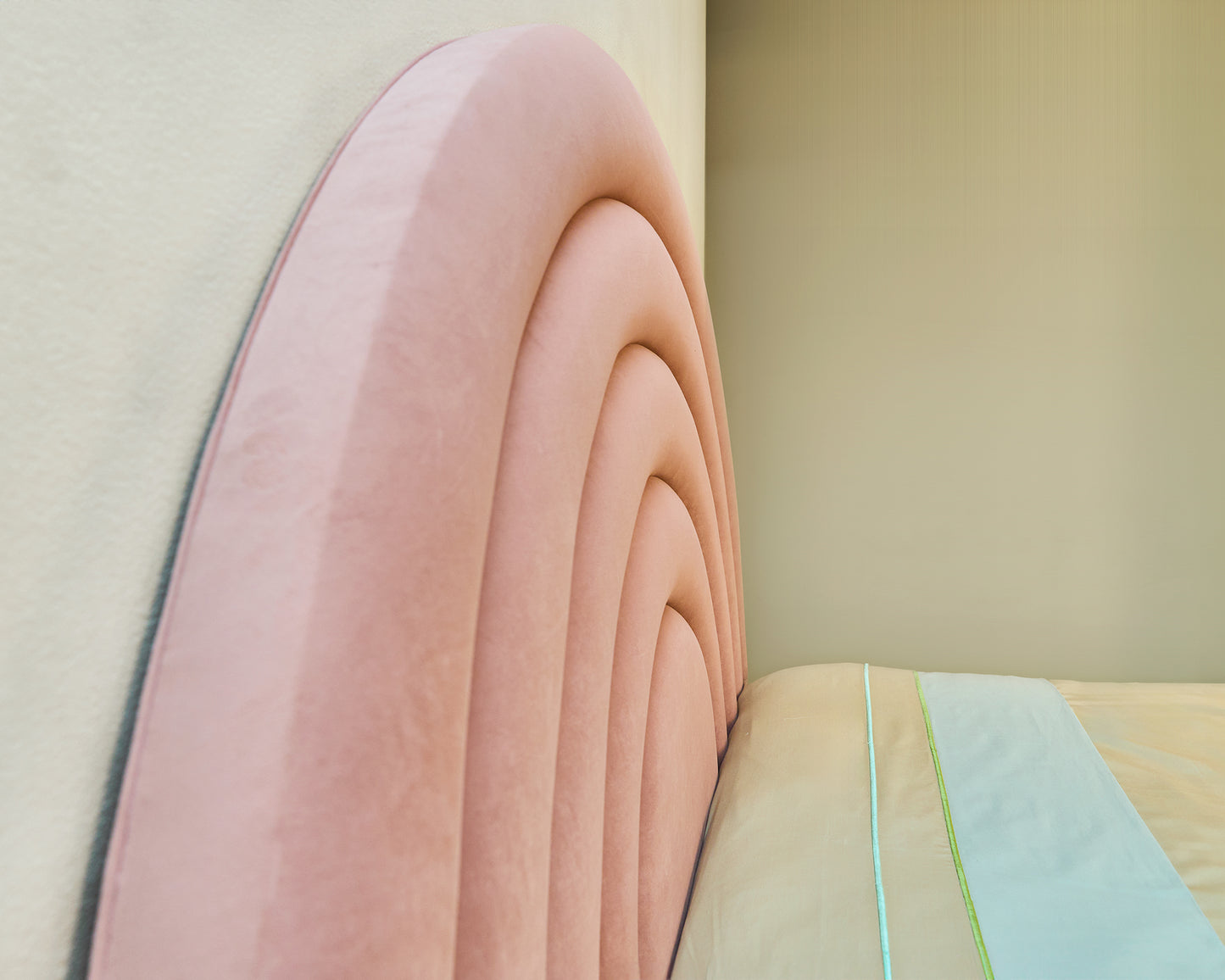 Circular Full wood x velvet Full Bed