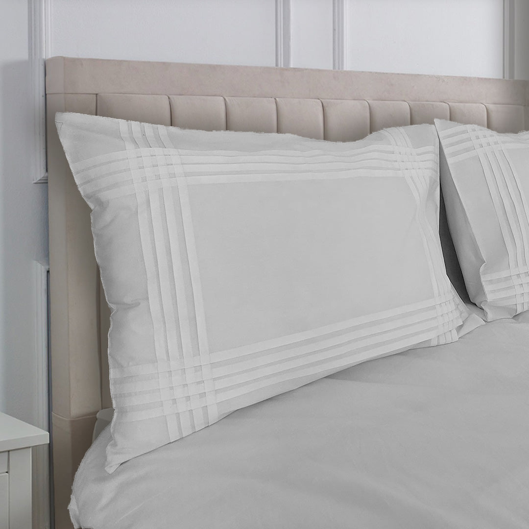 White Pleated Full Bed set