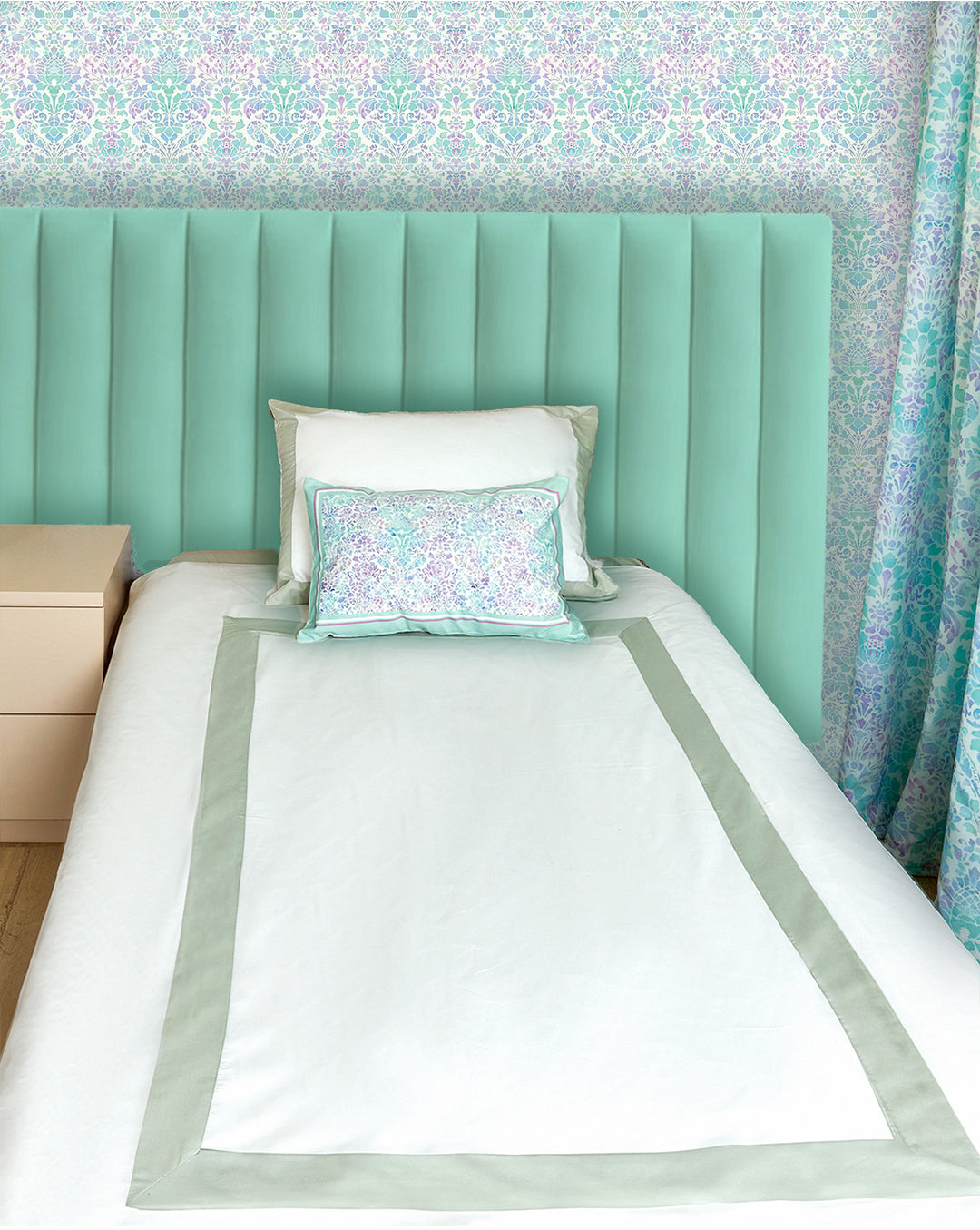 Mint White Borders Duvet cover.