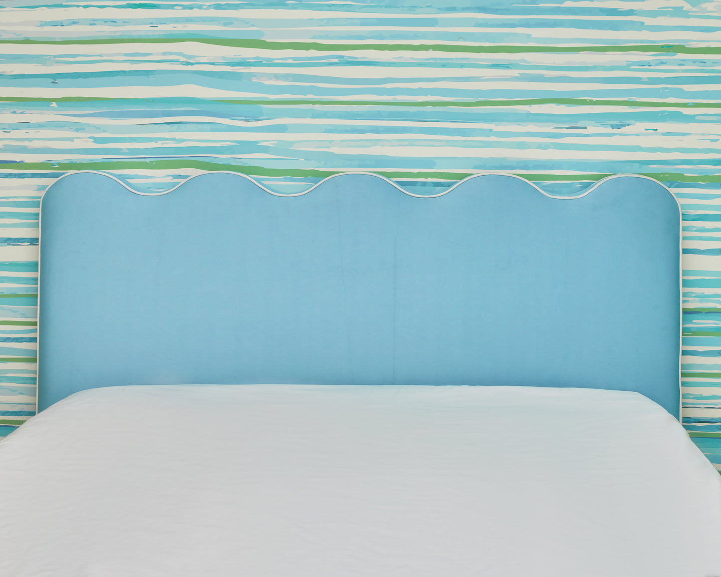 Wavy Shells Full wood x velvet Full Bed