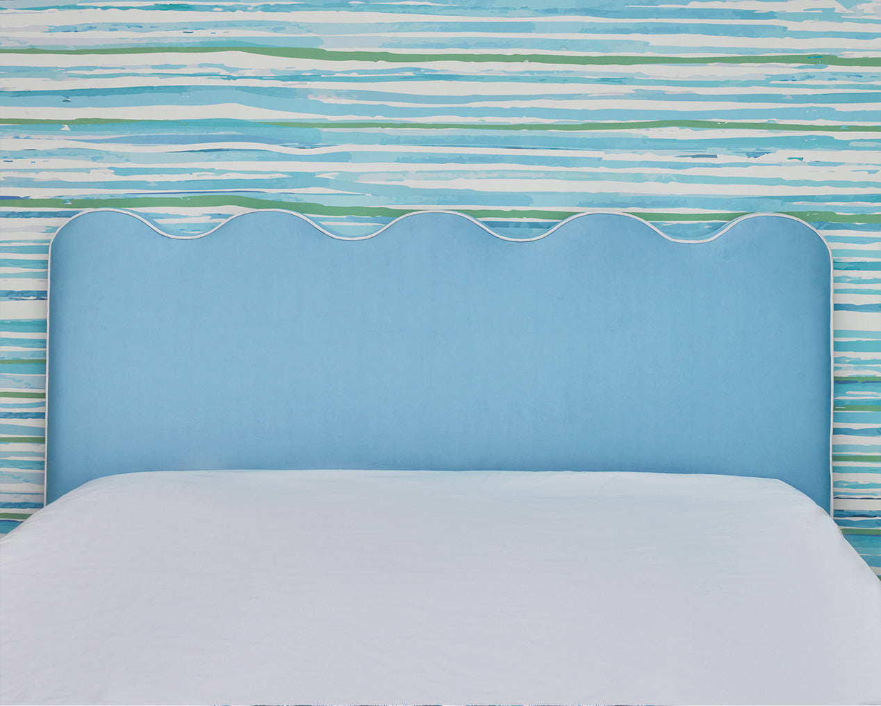 Wavy Shells Full wood x velvet Full Bed