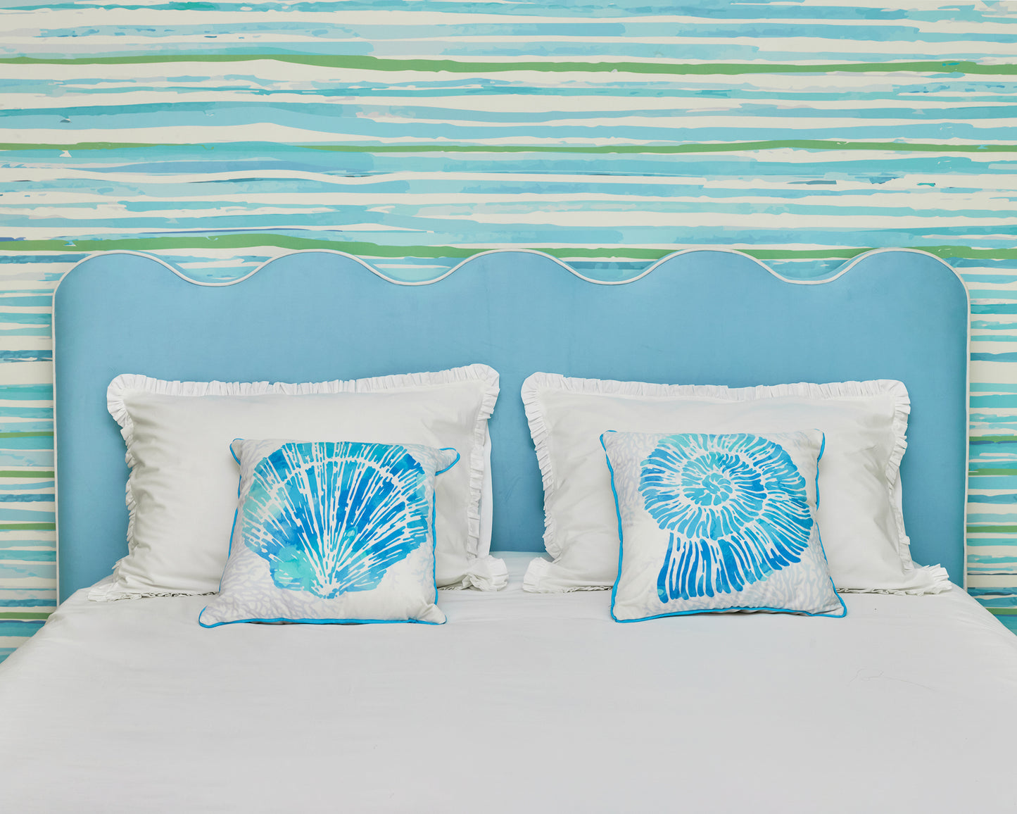 Wavy Shells Full wood x velvet Full Bed