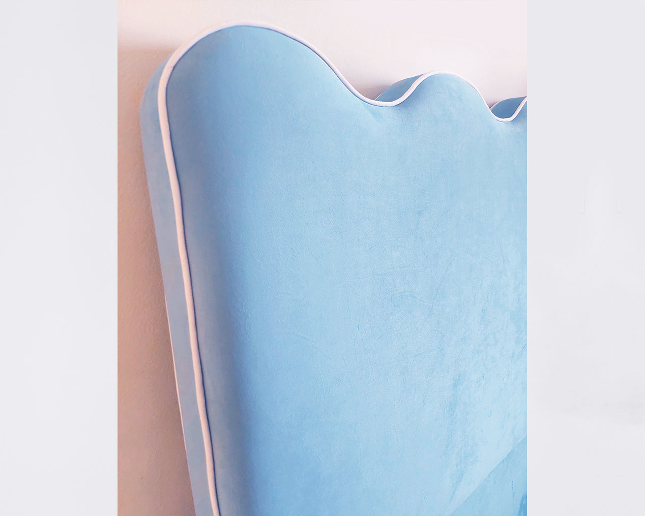 Wavy Shells Full wood x velvet Full Bed