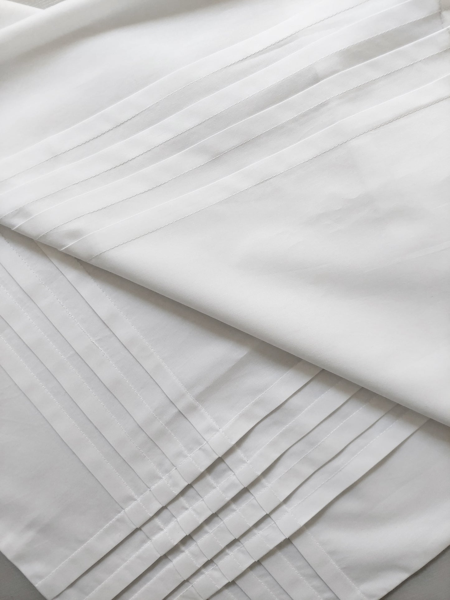Pleated White Borders Upper sheet + 2 Pillow Cases